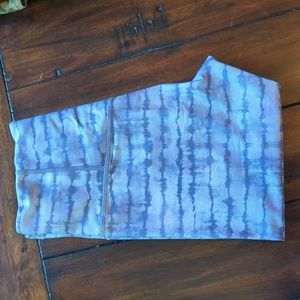 Athleta Elation printed Capri - size medium